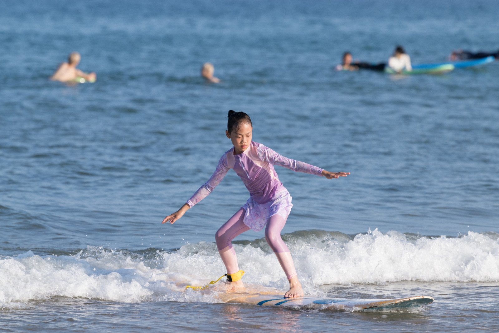 粉色冲浪女孩